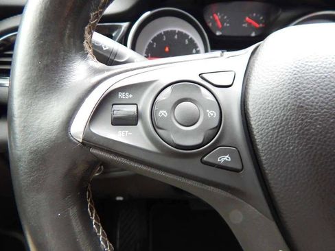 Used 2018 Buick Regal Preferred image 23