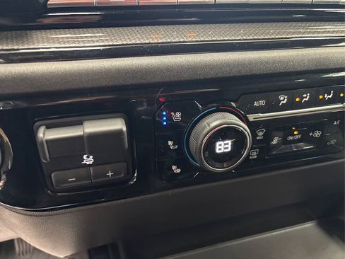 Used 2024 Chevrolet Silverado 1500 ZR2 w/ Technology Package image 43