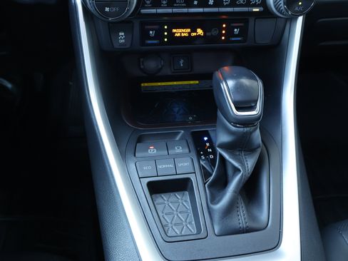 Used 2020 Toyota RAV4 Limited image 38