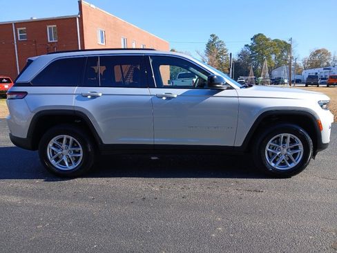 New 2025 Jeep Grand Cherokee Laredo X image 2