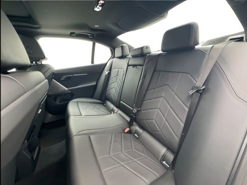 Used 2025 BMW 530i RWD image 25