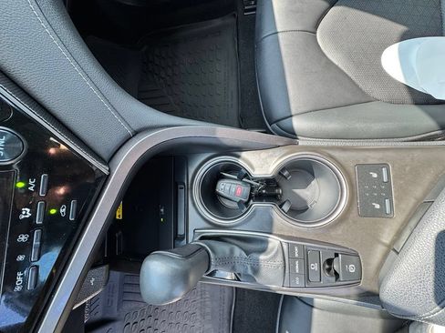 Used 2023 Toyota Camry XSE FWD image 11