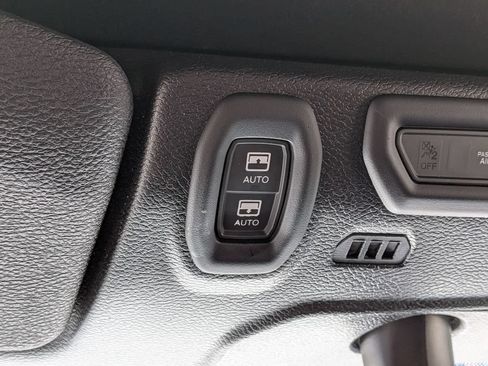 Used 2023 Jeep Wrangler Unlimited w/ Sun & Screen Package AWD/4WD image 19