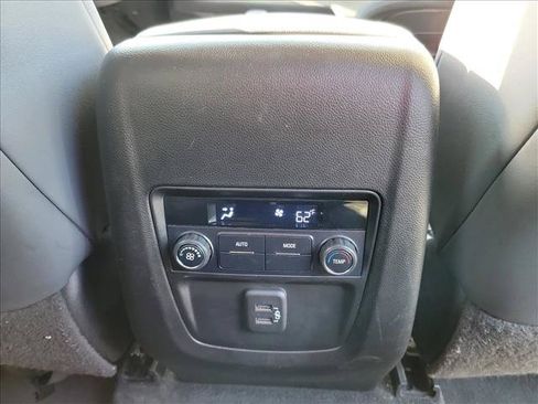 Used 2019 Buick Enclave Essence w/ LPO, Sport Appearance Package FWD image 15
