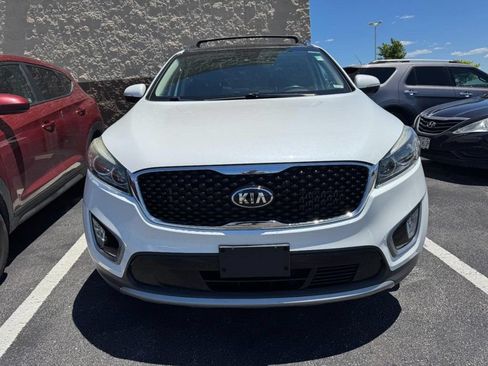 Used 2017 Kia Sorento EX w/ Option Group 040 AWD/4WD image 2