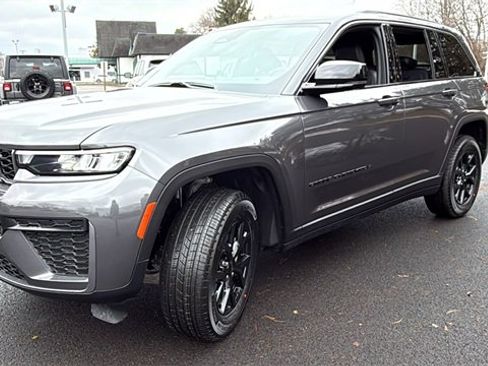 New 2026 Jeep Grand Cherokee Laredo image 10