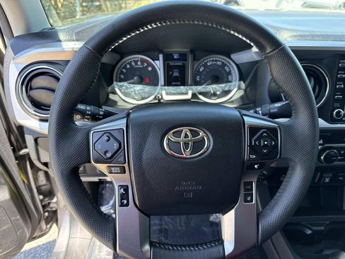 Used 2022 Toyota Tacoma SR5 w/ Technology Package RWD image 41