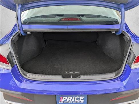 Used 2024 Hyundai Elantra SE FWD image 6