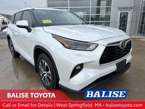 Used 2023 Toyota Highlander XLE image 1