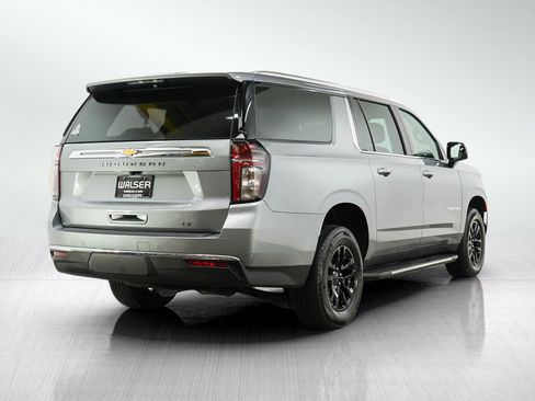 Used 2023 Chevrolet Suburban LT w/ Luxury Package AWD/4WD image 5