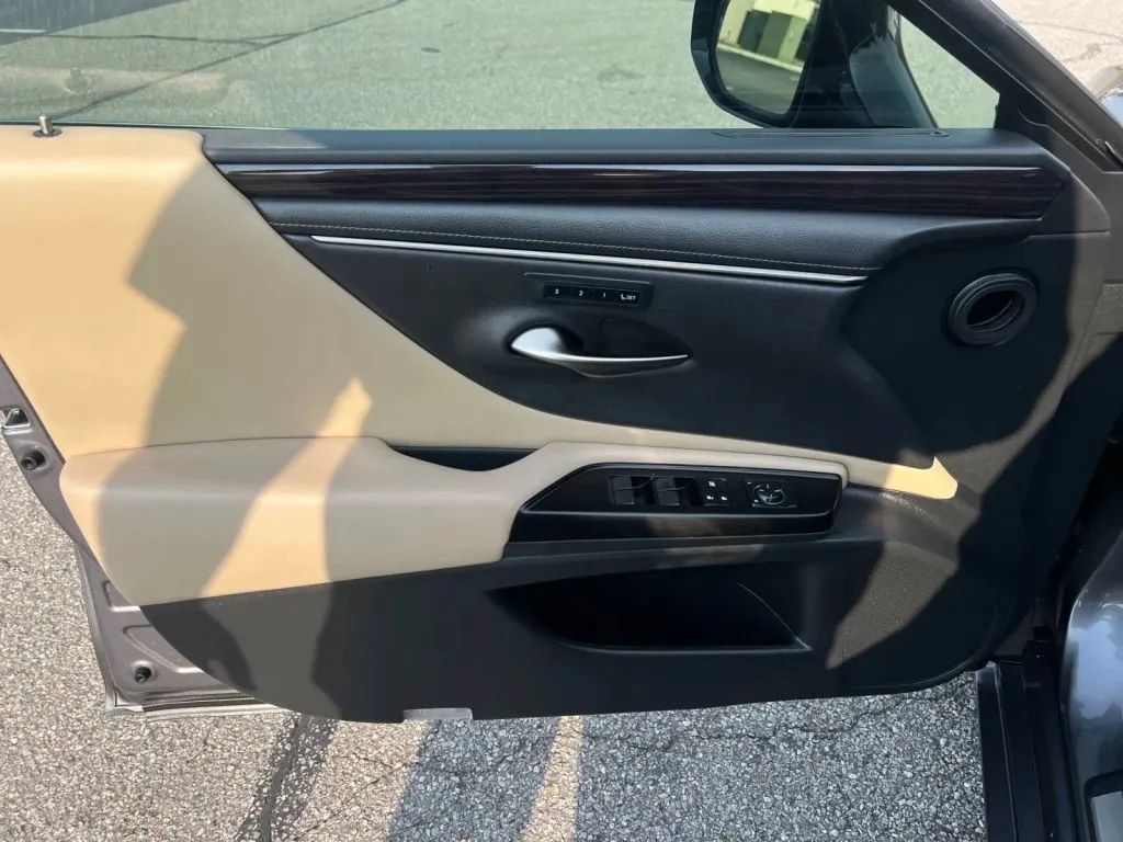 Used 2019 Lexus ES 350 w/ Premium Package FWD image 27