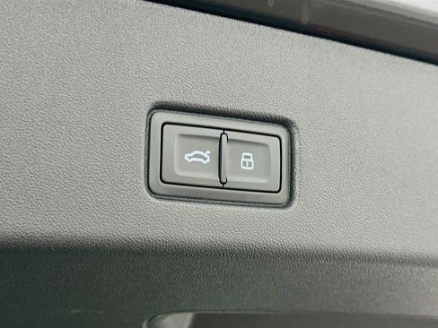 Used 2024 Audi Q4 e-tron Premium Plus w/ Premium Plus image 32