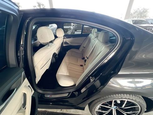 Used 2023 BMW 530e xDrive w/ Premium Package image 26