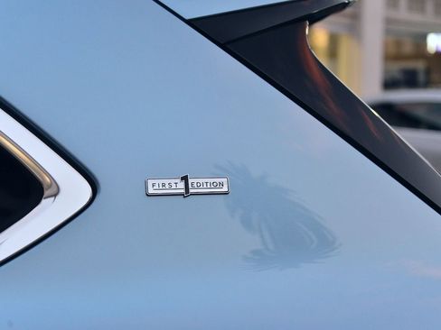 Used 2023 Bentley Bentayga Extended Wheelbase image 11