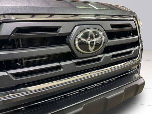 Used 2019 Toyota Tacoma SR5 RWD image 12