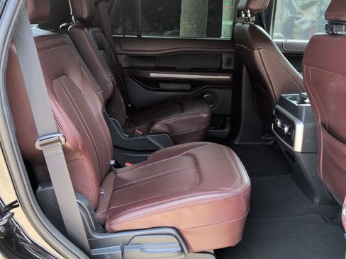 Used 2024 Ford Expedition Limited RWD image 25