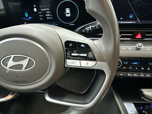Used 2025 Hyundai Elantra SEL FWD image 25