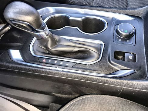 Used 2023 Chevrolet Traverse LT image 20