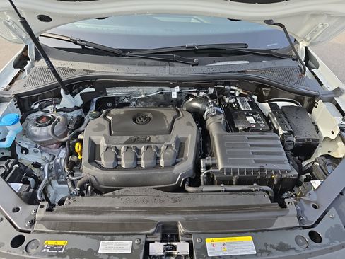 Used 2023 Volkswagen Tiguan SE R-Line image 28