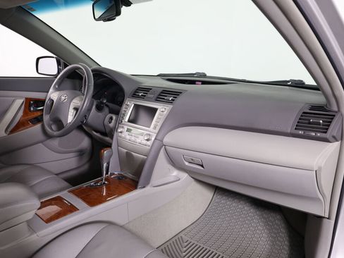 Used 2011 Toyota Camry XLE image 23