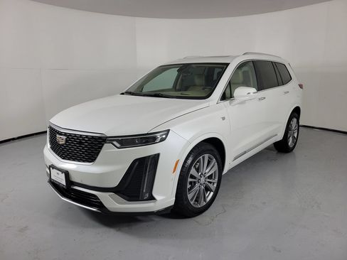 Used 2023 Cadillac XT6 Premium Luxury w/ Platinum Package AWD/4WD image 2