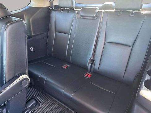 Used 2023 Toyota Highlander Limited image 18