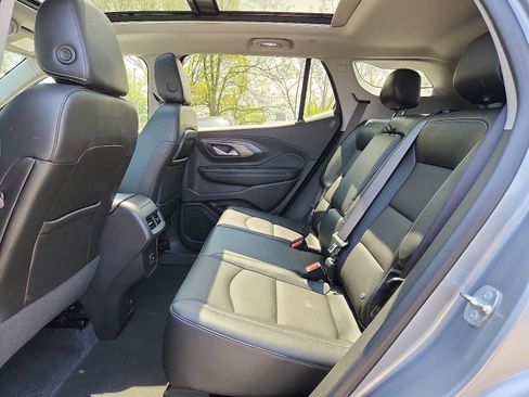 Used 2024 GMC Terrain SLT w/ Tech Package AWD/4WD image 10