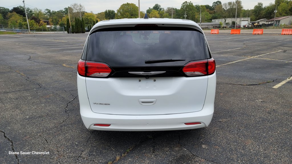Used 2023 Chrysler Voyager LX FWD image 10