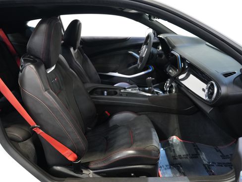 Used 2018 Chevrolet Camaro ZL1 RWD image 31