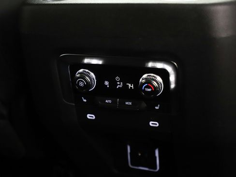 Used 2023 GMC Yukon XL SLT w/ SLT Premium Package image 17