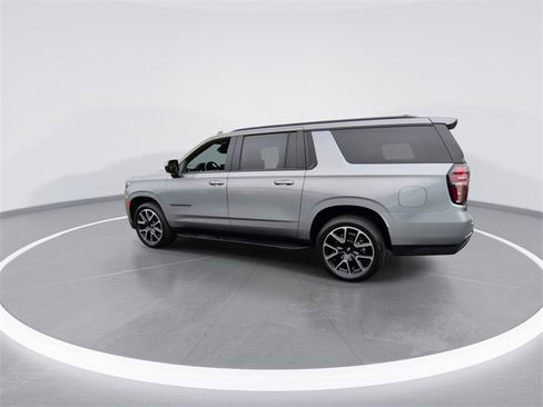 Used 2023 Chevrolet Suburban RST image 5