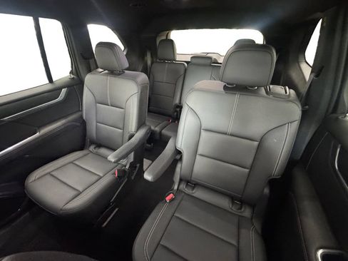 Certified 2026 GMC Acadia Elevation w/ Elevation Premium Package FWD image 14