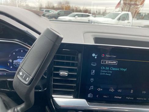 Used 2024 Chevrolet Silverado 3500 LT image 15