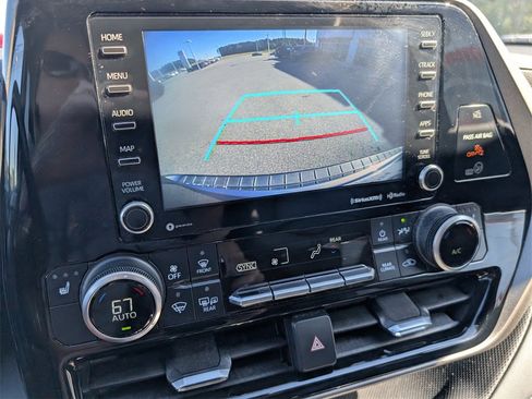 Used 2022 Toyota Highlander XLE image 15