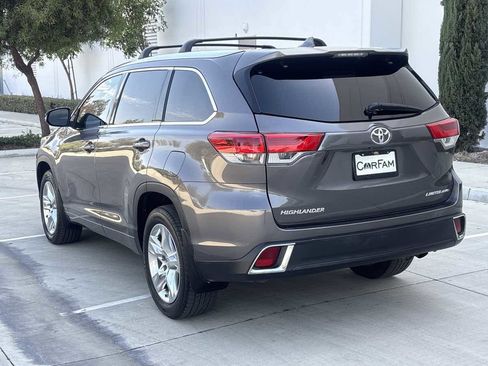 Used 2017 Toyota Highlander Limited w/ Carpet Mat Package AWD/4WD image 5