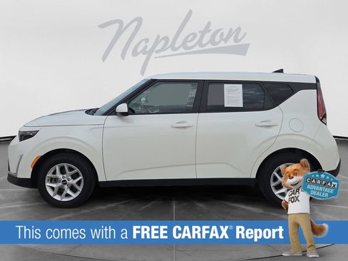 Used 2025 Kia Soul LX FWD image 2
