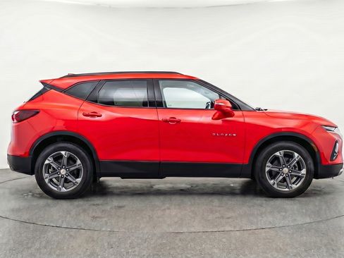Used 2025 Chevrolet Blazer LT FWD image 11