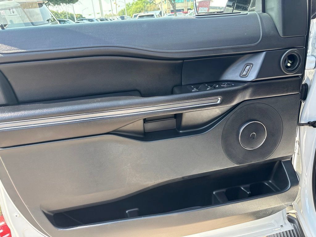 Used 2020 Ford Expedition XLT w/ Equipment Group 201A RWD image 10