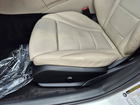 Used 2020 Mercedes-Benz C 300 4MATIC Sedan image 24