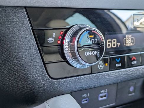 Used 2023 Mitsubishi Outlander SEL AWD/4WD image 28