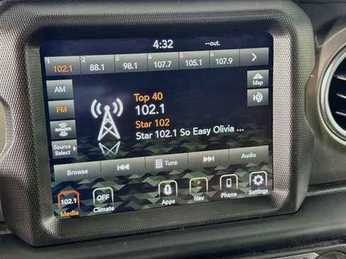 Used 2019 Jeep Wrangler Unlimited Sahara AWD/4WD image 19