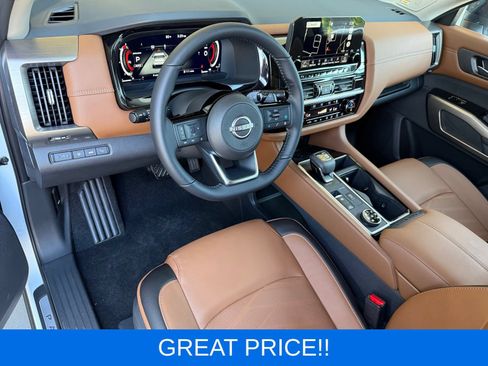 Used 2025 Nissan Pathfinder Platinum AWD/4WD image 17