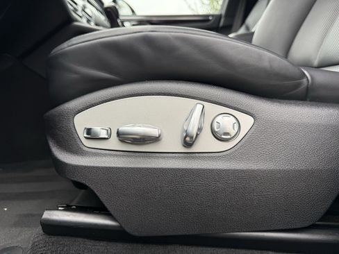 Used 2025 Porsche Macan image 28