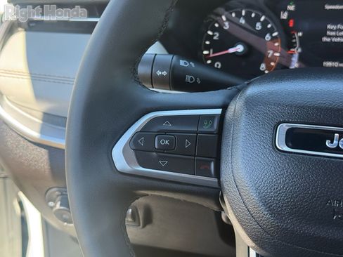 Used 2025 Jeep Compass Limited image 17