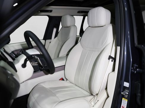 Used 2025 Land Rover Range Rover SE AWD/4WD image 6