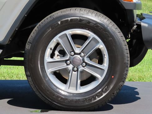 Certified 2018 Jeep Wrangler Unlimited Sahara AWD/4WD image 9