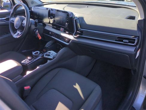 Certified 2025 Kia Sportage LX image 27