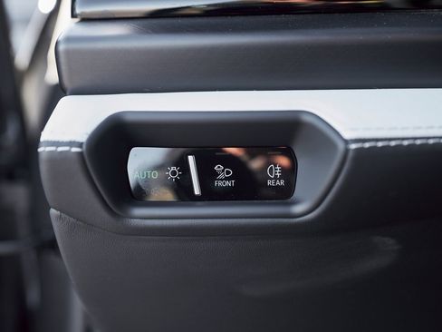 Used 2025 Lamborghini Urus SE image 52