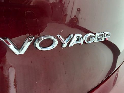 Used 2020 Chrysler Voyager Lxi image 33