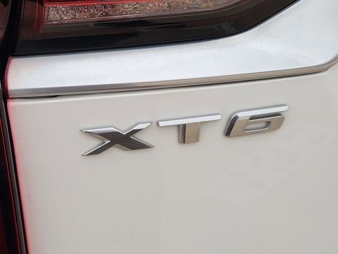 Used 2023 Cadillac XT6 Premium Luxury w/ Technology Package image 8